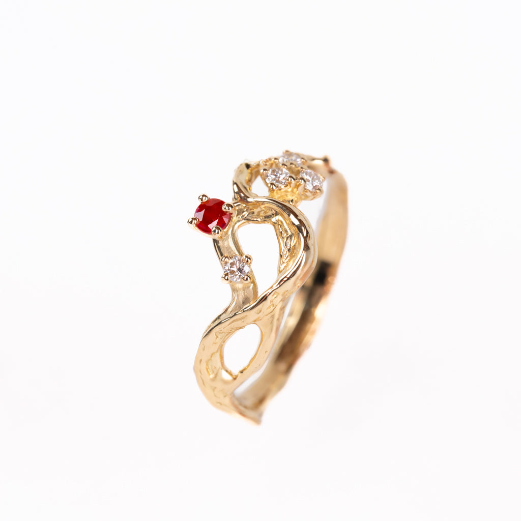 NEXUS LUMINIS: Intrecci di luce con RUBINO e DIAMANTI