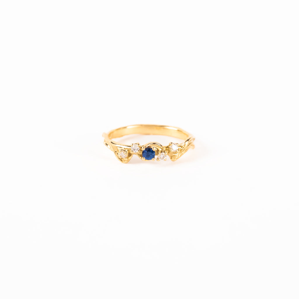 NEXUS LUMINIS: Intrecci di luce con ZAFFIRO e DIAMANTI