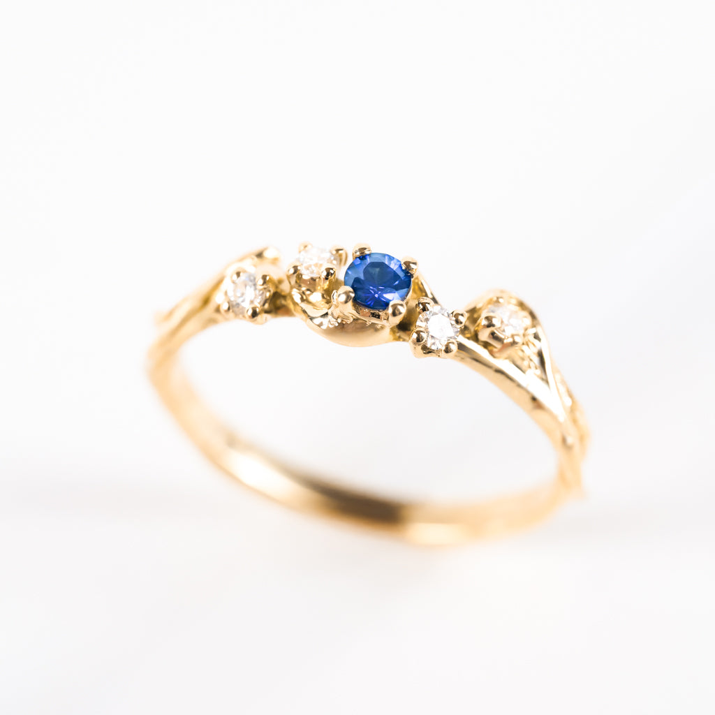 NEXUS LUMINIS: Intrecci di luce con ZAFFIRO e DIAMANTI