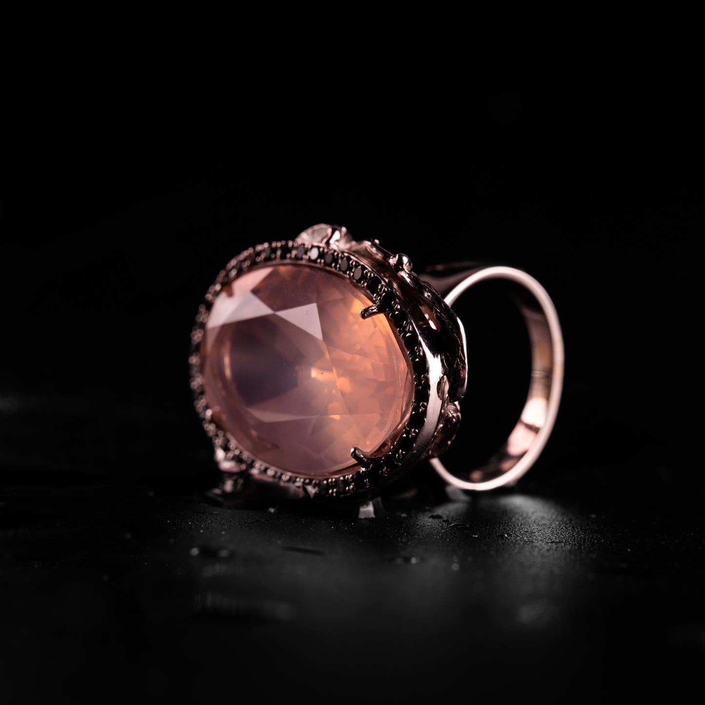 DUCHESS'S BLUSH -ANELLO QUARZO ROSA E DIAMANTI NERI