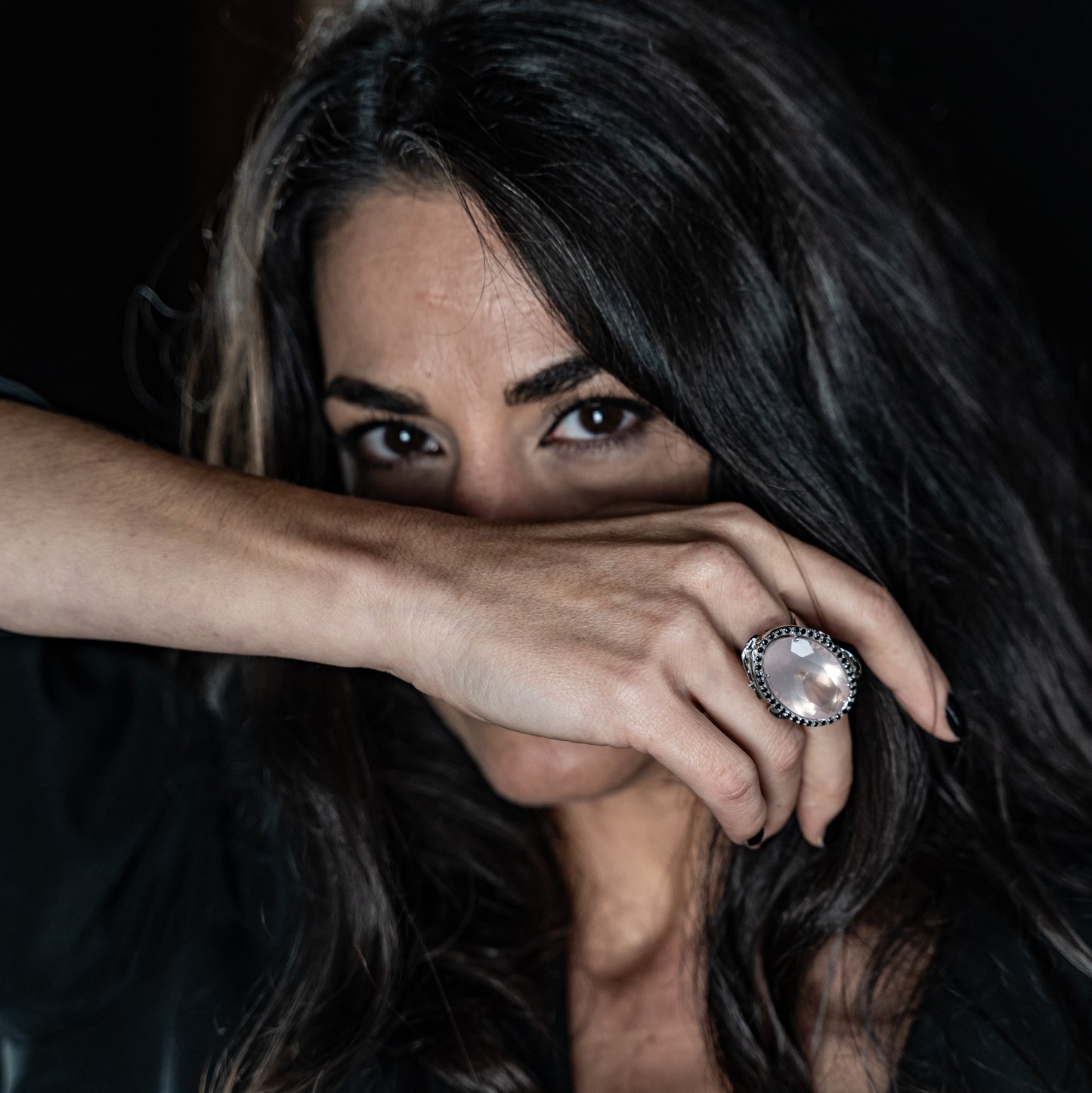 DUCHESS'S BLUSH -ANELLO QUARZO ROSA E DIAMANTI NERI