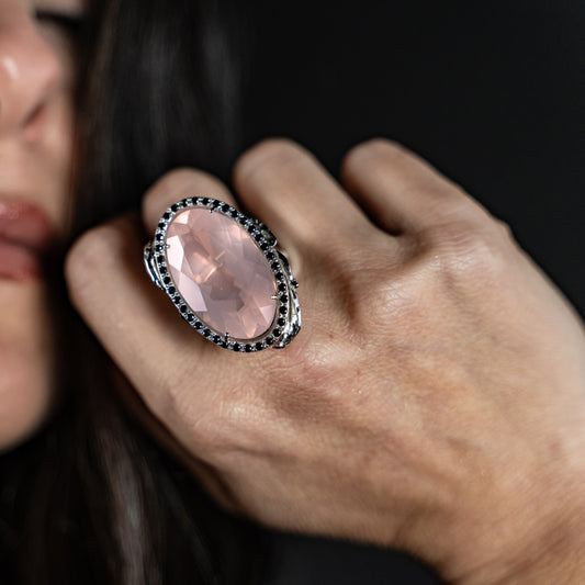 DUCHESS'S BLUSH -ANELLO QUARZO ROSA E DIAMANTI NERI
